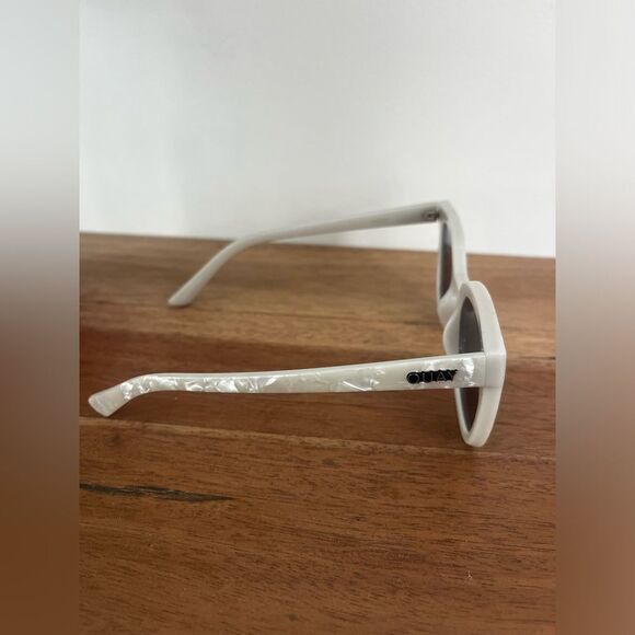QUAY Noosa white tortoise Sunglasses with Blue Lenses; Rare find!  Like new! - Picture 11 of 14